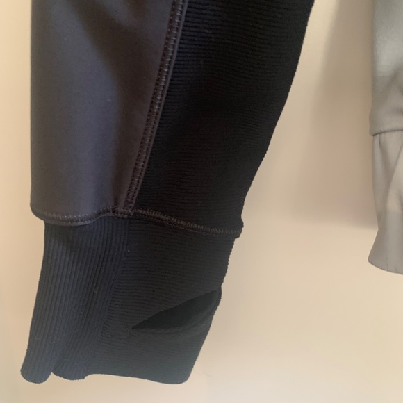 Lululemon Reflective Running Jacket - Size 6 - Picture 3 of 10